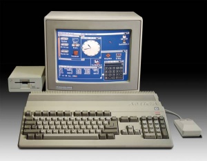 Niti Commodore 128 niti drugi računalniki iz družine Amiga niso mogli zajeziti upada prodaje in ugleda podjetja. Osebnim računalnikom PC pač niso bili dorasli.